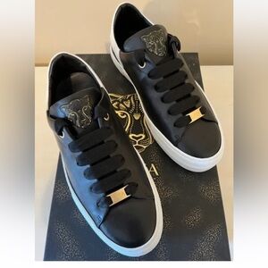 LITA BY CIARA ICON LOW TOP NAPPA SNEAKERS SIZE 37/ 7 IN BLACK W/WHITE TRIM $248